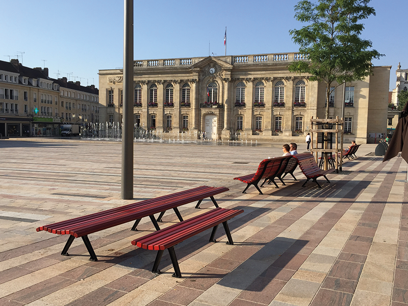 Conversation - benches - 10 0065-10 0066 - Beauvais
