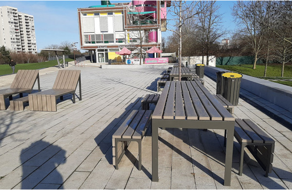 The Link Street Table made of Reinforced Recycled Plastic