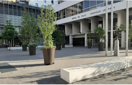 10 pebble urban vases installed in Joinville-le-Pont (France)