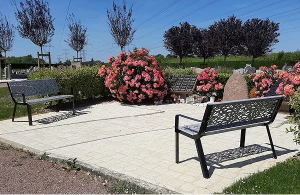 Die graphischen Bänke von Ozoir-la-Ferrière (Frankreich) Die graphischen Bänke von Ozoir-la-Ferrière (Frankreich)
