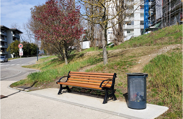 Bancs centaure et corbeilles contemporaines à Saint-Julien-en-Genevois (74)